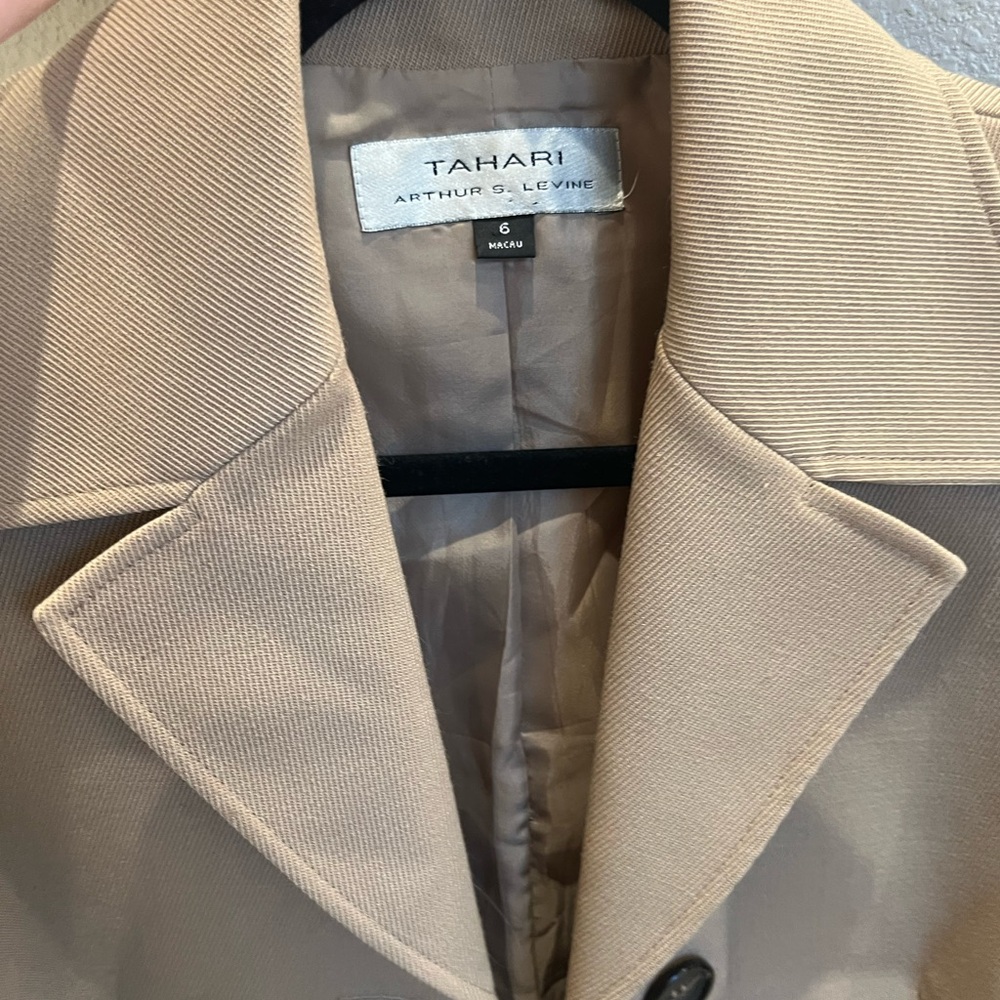 Tahari ASL Women's Tailored Beige Blazer with Three-Button Front - Picture 13 of 16